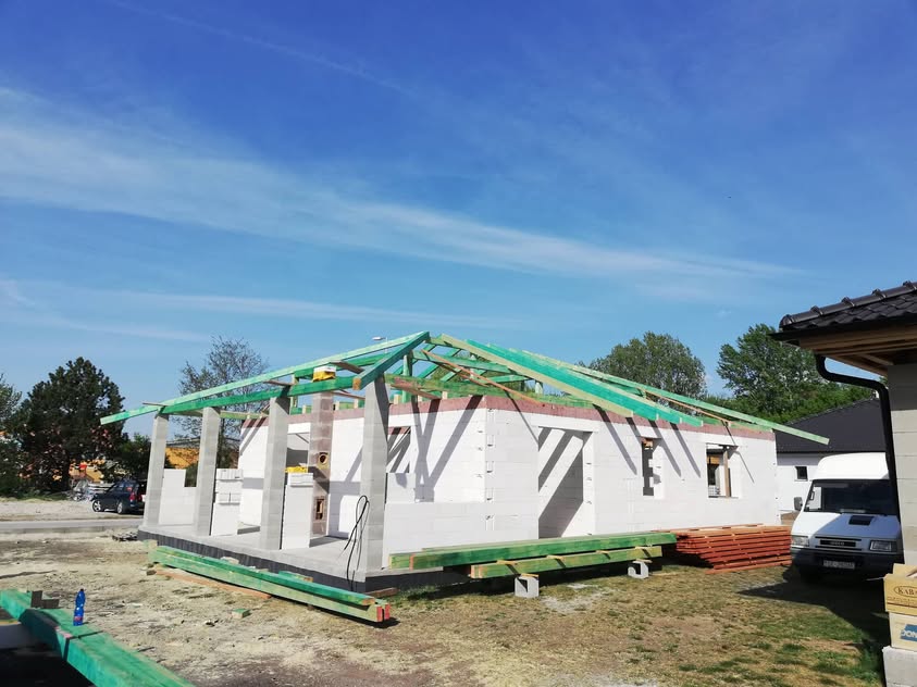 Krov Bungalov - Sekule