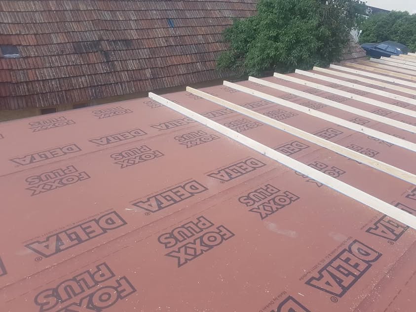 Krov + Plechová krytina BP2 Lambda 38 matná antracitová - Trstín