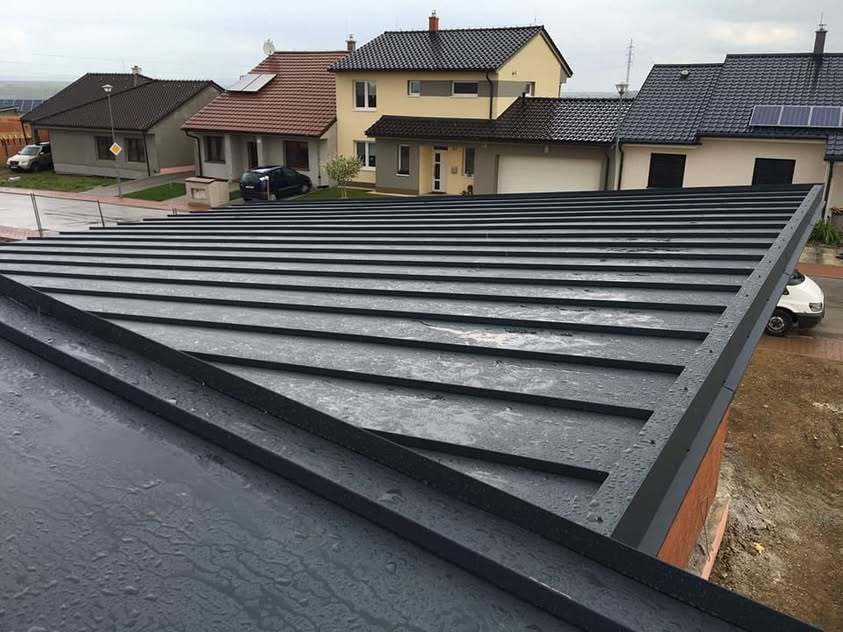 Plechová krytina - BP2 Lambda matná antracitová - Skalica - foto 3