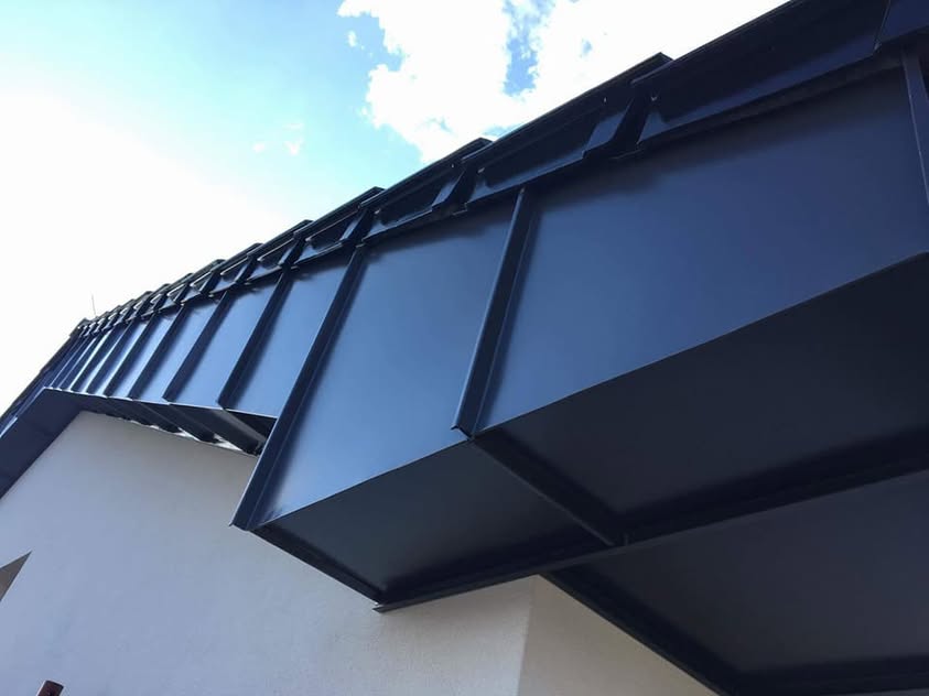 Plechové podhľady čierne