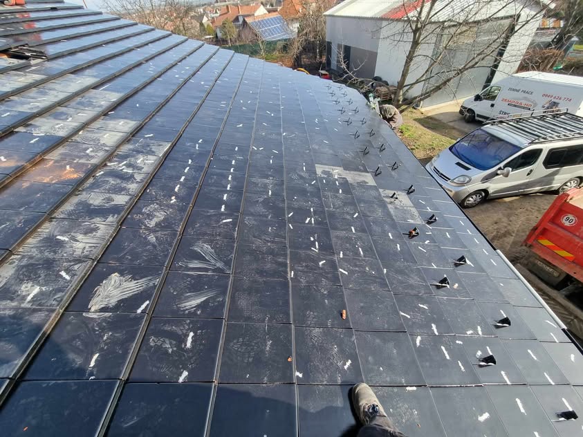 Škridla Creaton Simpla čierna glazúra - Gbely - foto 3