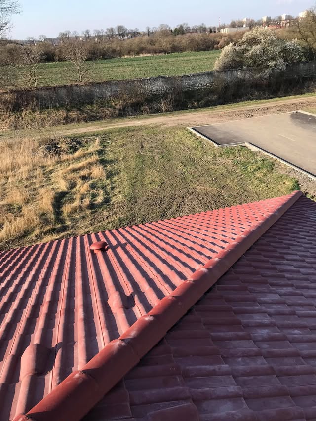 Škridla KM Beta briliant višňová - Holíč - foto 3
